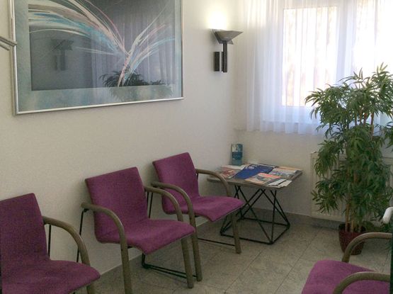 Wartezimmer der Zahnarztpraxis in Karlsruhe